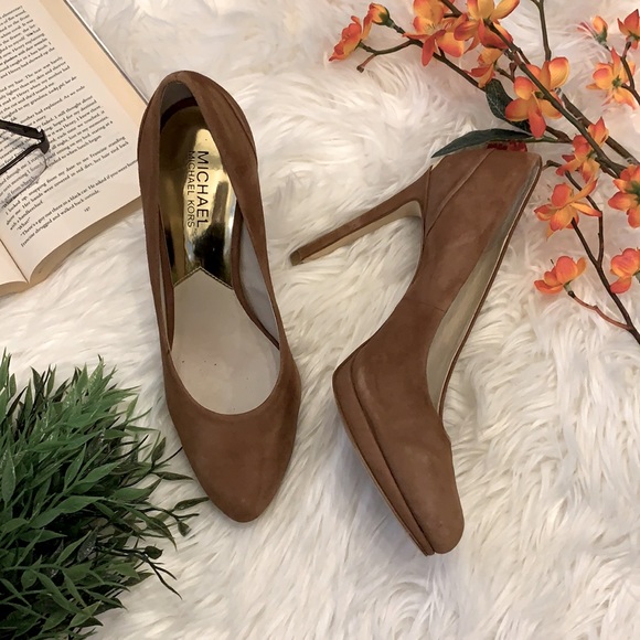 Michael Kors Shoes - ⭐️Host Pick⭐️ Michael Kors Suede Platform Pumps